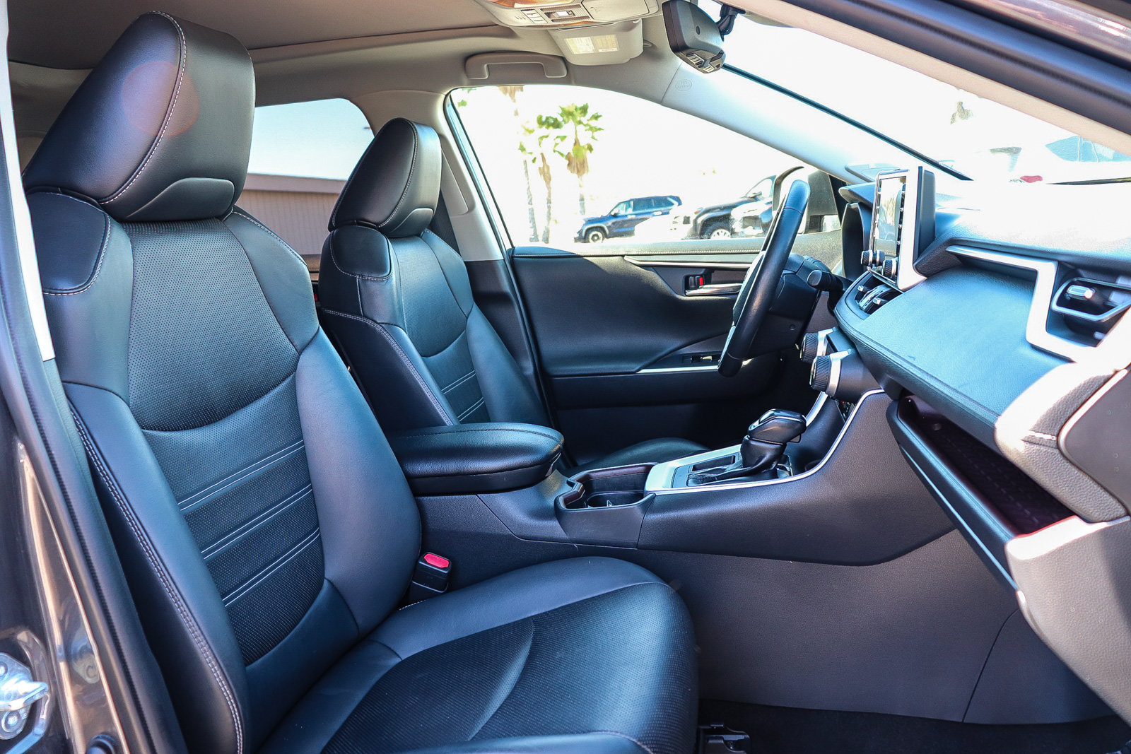 Certified 2020 Toyota RAV4 Limited FWD image 17