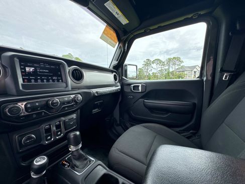 Certified 2021 Jeep Wrangler Sport AWD/4WD image 20