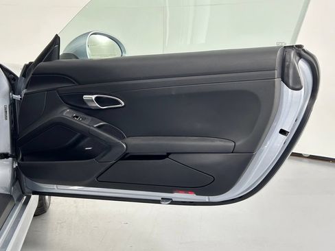 Used 2015 Porsche Cayman RWD image 9
