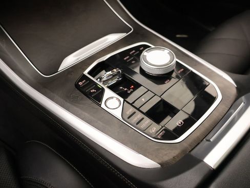 Used 2024 BMW X5 xDrive40i w/ Executive Package image 9