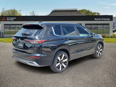 New 2026 Mitsubishi Outlander SE FWD image 3