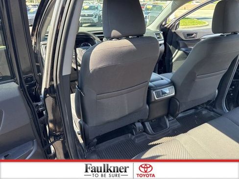 Certified 2019 Toyota Highlander LE image 11