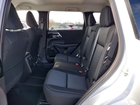 New 2026 Mitsubishi Outlander ES image 7