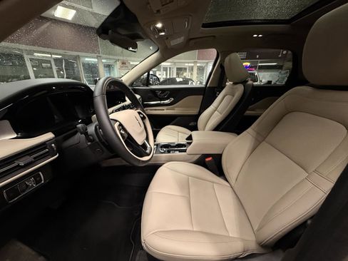 Used 2025 Lincoln Corsair AWD w/ Equipment Group 101A image 20