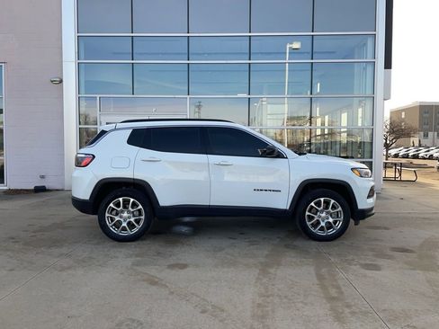 Used 2023 Jeep Compass Latitude image 4