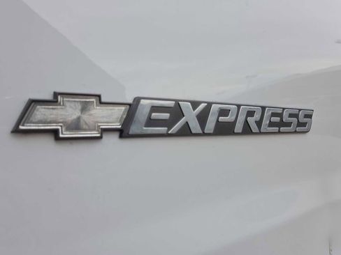 Used 2017 Chevrolet Express 3500 LT w/ LT Preferred Equipment Group image 7