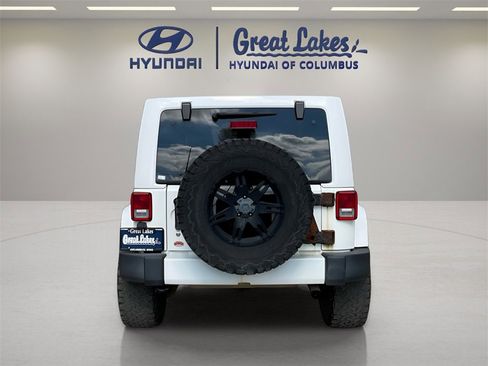 Used 2016 Jeep Wrangler Unlimited Sahara w/ Connectivity Group image 4