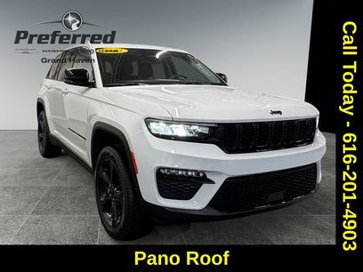 Used 2023 Jeep Grand Cherokee Limited w/ Black Appearance Package