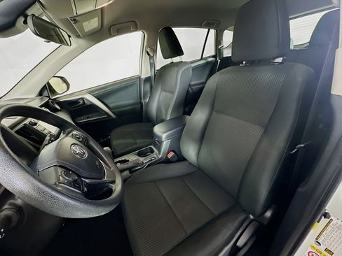 Used 2018 Toyota RAV4 LE image 13