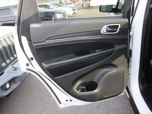 Used 2018 Jeep Grand Cherokee Limited image 23