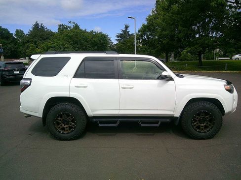 Used 2019 Toyota 4Runner SR5 AWD/4WD image 6