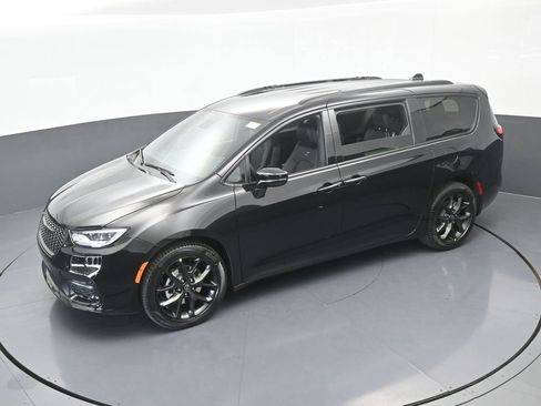 New 2026 Chrysler Pacifica Select w/ S Appearance Package image 50
