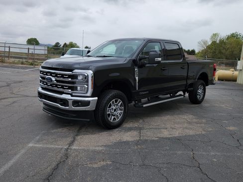 Certified 2025 Ford F250 Lariat AWD/4WD image 3