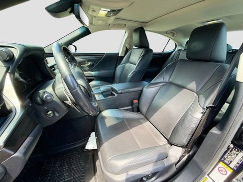 Used 2019 Lexus ES 300h w/ Premium Package FWD image 11