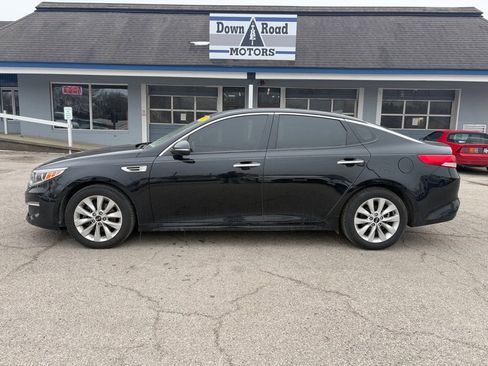 Used 2017 Kia Optima EX image 2