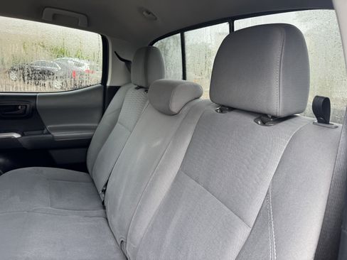 Certified 2018 Toyota Tacoma SR5 AWD/4WD image 15