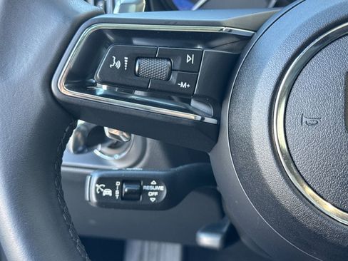 Certified 2025 Porsche Macan image 27