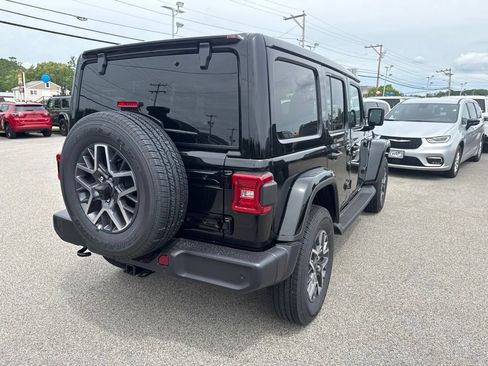 New 2026 Jeep Wrangler Unlimited Sahara AWD/4WD image 5