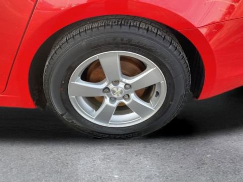 Used 2016 Chevrolet Cruze LT image 18