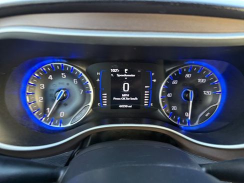 Used 2022 Chrysler Voyager LX FWD image 17