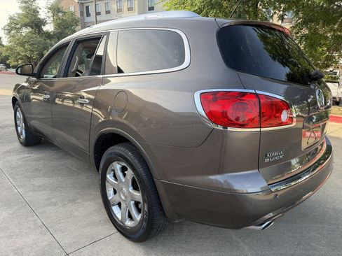 Used 2008 Buick Enclave CXL w/ Entertainment Package #2 FWD image 5