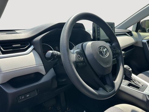 Used 2019 Toyota RAV4 XLE FWD image 11