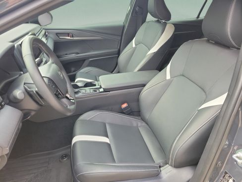 Used 2026 Toyota Camry SE FWD image 9