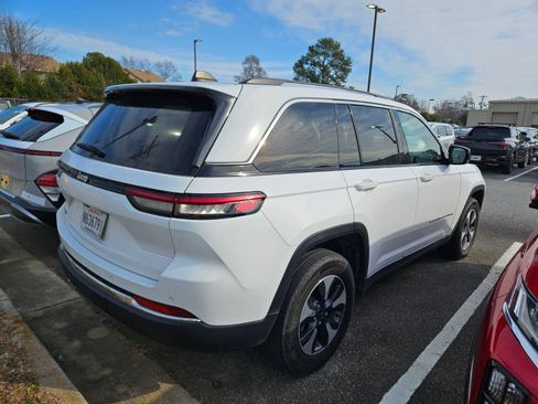 Used 2024 Jeep Grand Cherokee Limited 4xe image 10