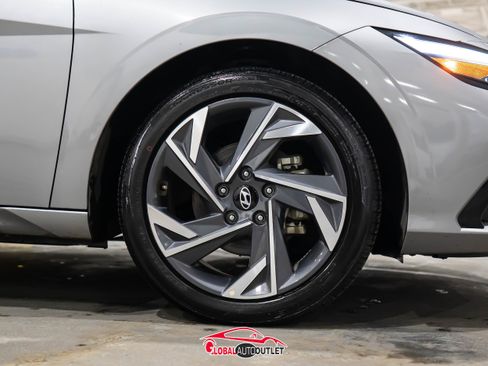 Used 2025 Hyundai Elantra SEL image 9