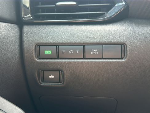 Used 2024 Nissan Sentra SV w/ SV Premium Package FWD image 36