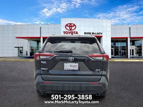 Used 2024 Toyota RAV4 XLE FWD image 4