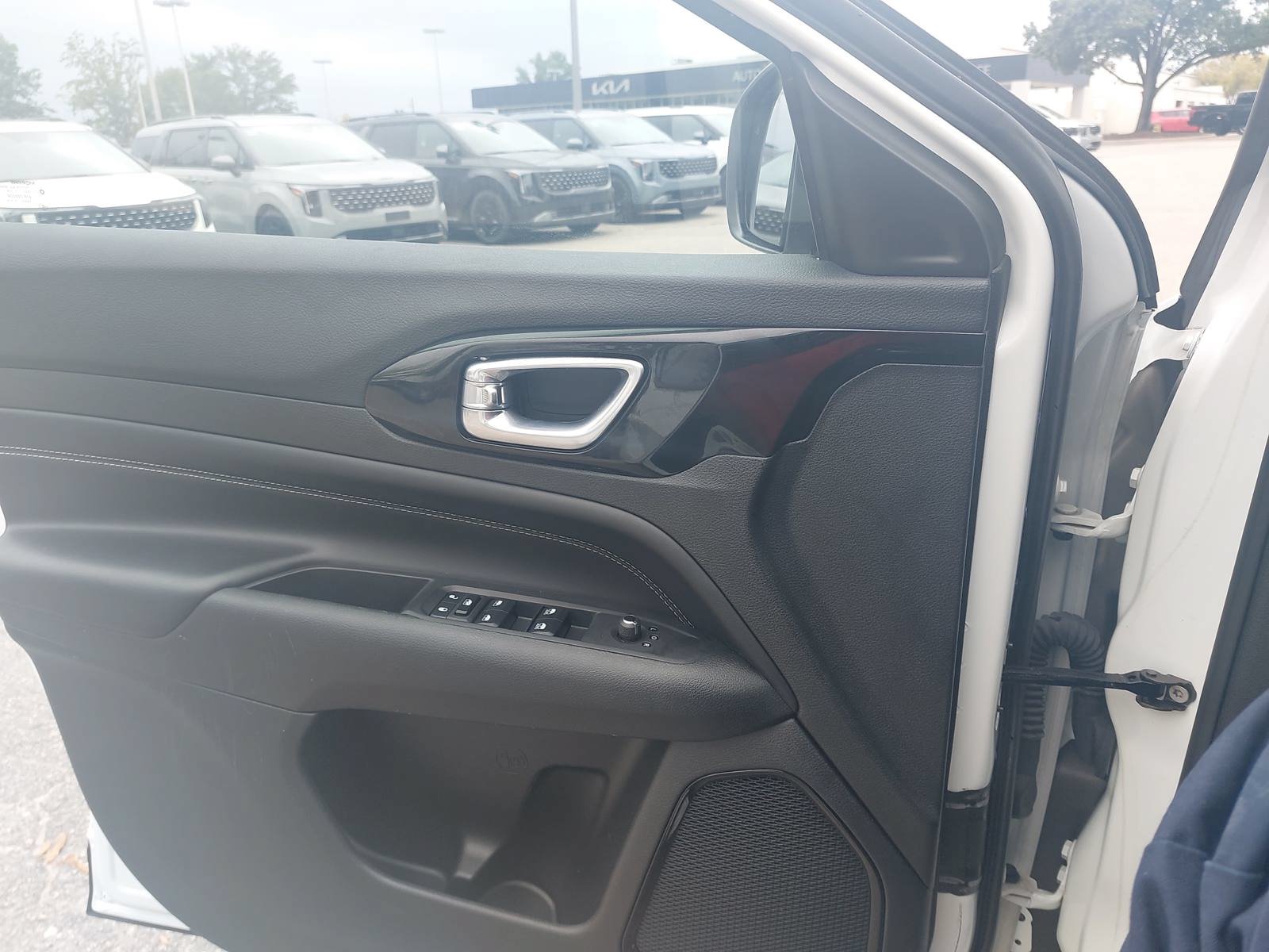 Used 2023 Jeep Compass Latitude AWD/4WD image 25