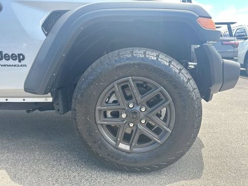 Used 2024 Jeep Wrangler Unlimited Sport AWD/4WD image 12