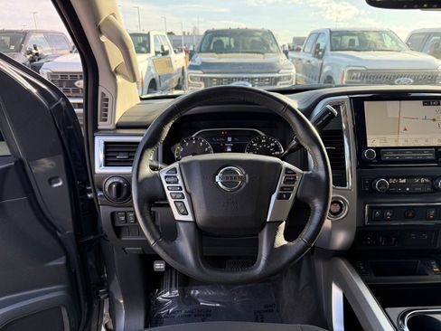 Used 2021 Nissan Titan SV w/ SV Convenience Package image 14
