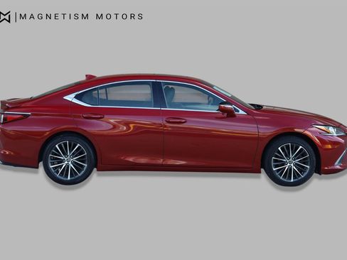 Used 2023 Lexus ES 350 w/ Premium Package FWD image 2