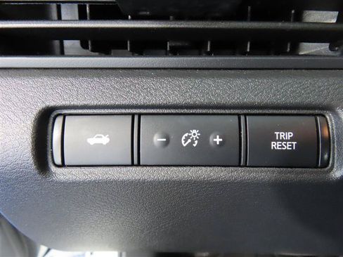 Used 2025 Nissan Altima 2.5 SV FWD image 17