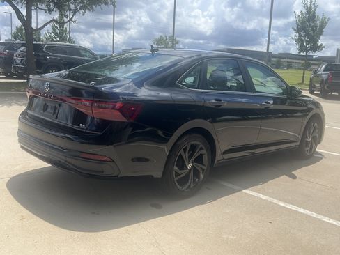 Certified 2026 Volkswagen Jetta SE w/ Black Wheel Package FWD image 9