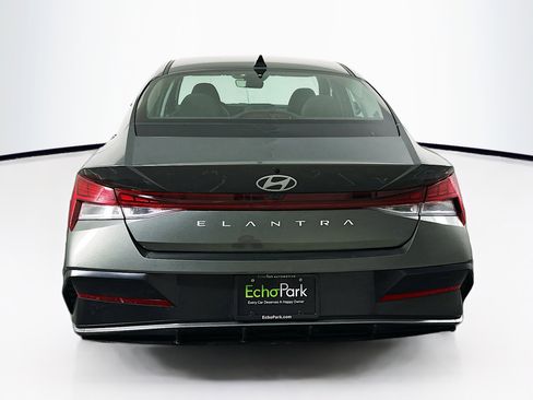Used 2025 Hyundai Elantra SEL image 7