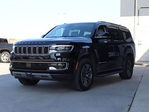 Used 2022 Jeep Wagoneer Series III AWD/4WD image 2