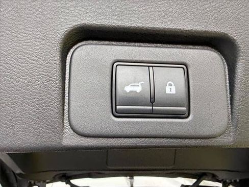 Used 2025 Nissan Rogue SV AWD/4WD image 36