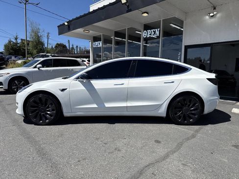 Used 2018 Tesla Model 3 Long Range RWD image 2