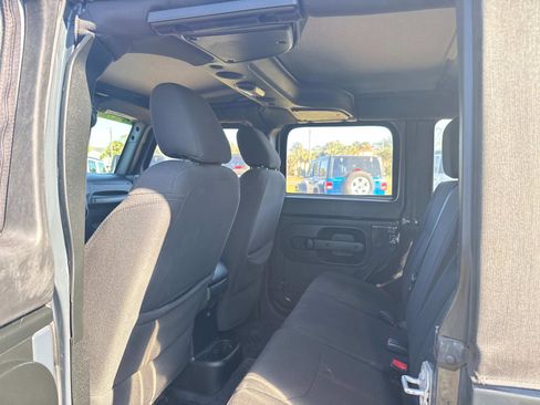 Used 2018 Jeep Wrangler Unlimited Sport w/ Connectivity Group image 16