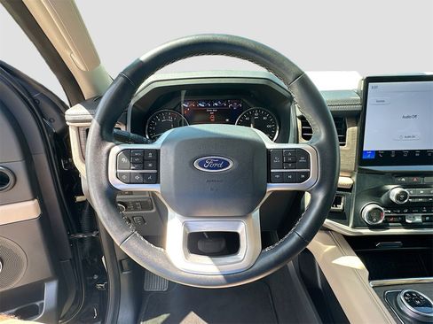 Used 2024 Ford Expedition Limited image 11