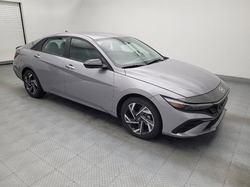Used 2025 Hyundai Elantra Sport FWD image 11