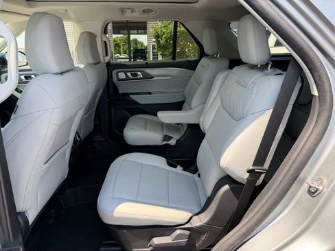 Used 2025 Ford Explorer Platinum w/ Ultimate Package AWD/4WD image 22