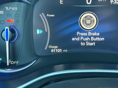 Used 2024 Chrysler Pacifica Select image 33