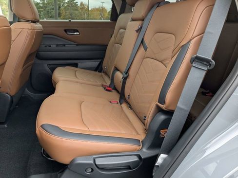 New 2025 Nissan Pathfinder Platinum w/ Cargo Package image 15