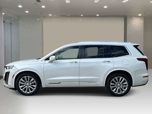 Used 2020 Cadillac XT6 Premium Luxury FWD image 2