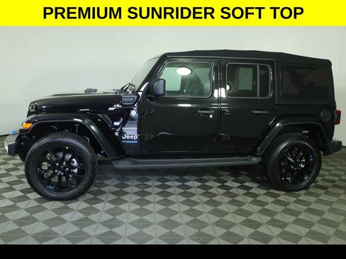 Used 2022 Jeep Wrangler Unlimited Sahara w/ Cold Weather Group AWD/4WD image 6