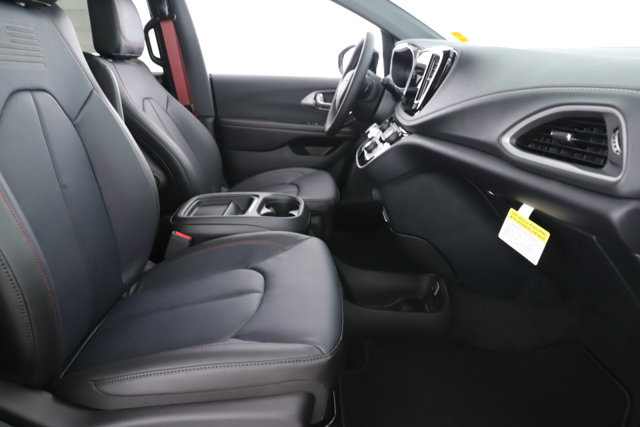 New 2027 Chrysler Pacifica Select FWD image 32